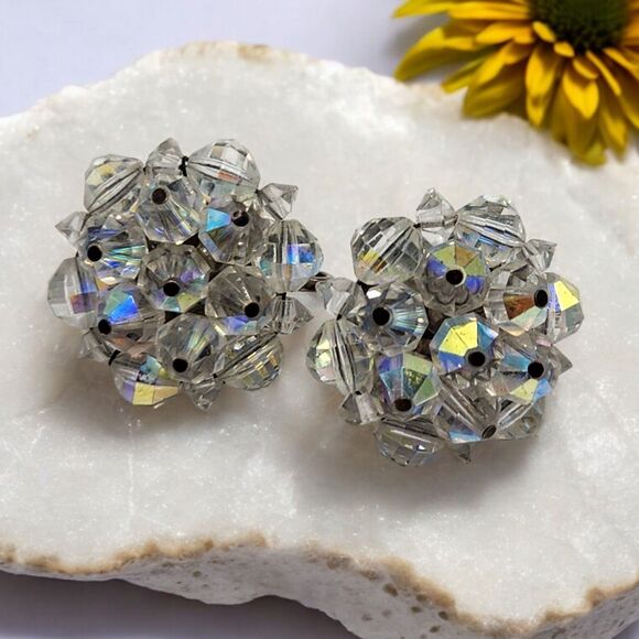 Vintage 1950's Laguna Aurora Borealis Faceted Crystal Beaded 1"Clip On Earrings - Picture 6 of 6
